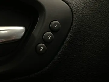 2019 Jeep Cherokee - image 17