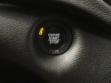 2019 Jeep Cherokee - image 32