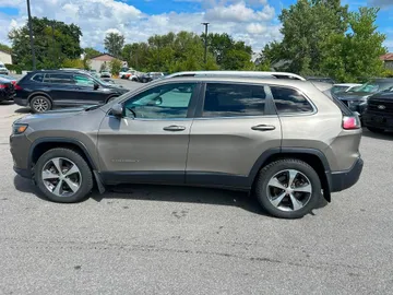 2019 Jeep Cherokee - image 6