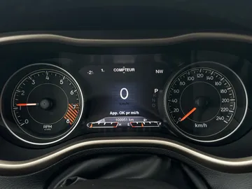 2015 Jeep Cherokee - image 18