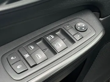 2015 Jeep Cherokee - image 20