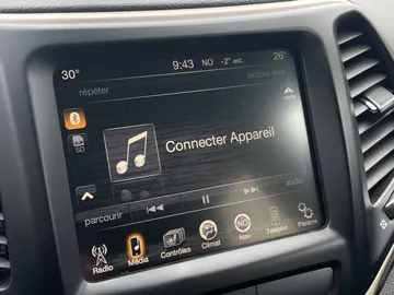 2015 Jeep Cherokee - image 23