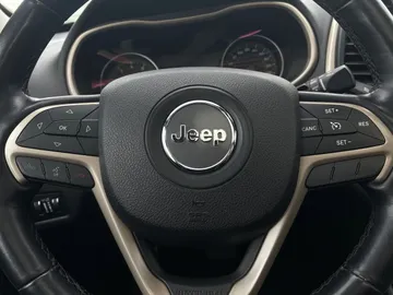 2015 Jeep Cherokee - image 17