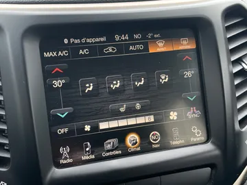 2015 Jeep Cherokee - image 26