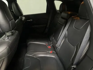 2015 Jeep Cherokee - image 15