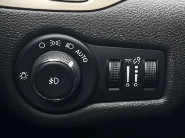2015 Jeep Cherokee - image 16