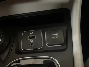 2019 Jeep Cherokee - image 31