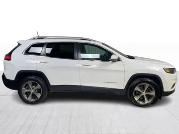 2019 Jeep Cherokee - image 2
