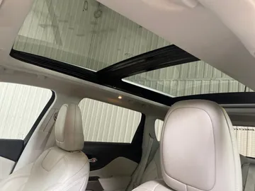 2019 Jeep Cherokee - image 6