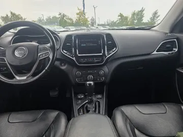 2020 Jeep Cherokee - image 9