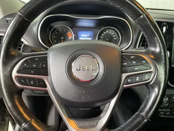 2020 Jeep Cherokee - image 18
