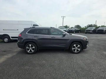 2020 Jeep Cherokee - image 4