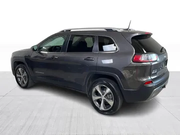 2020 Jeep Cherokee - image 11