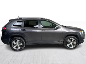 2020 Jeep Cherokee - image 2