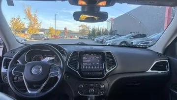 2019 Jeep Cherokee - image 8