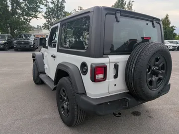 2024 Jeep Wrangler - image 3