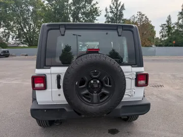 2024 Jeep Wrangler - image 6