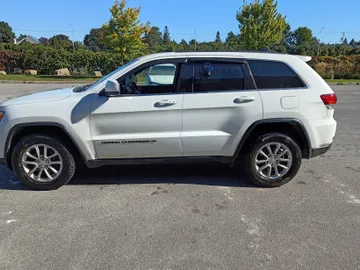 2022 Jeep Grand Cherokee WK - image 3