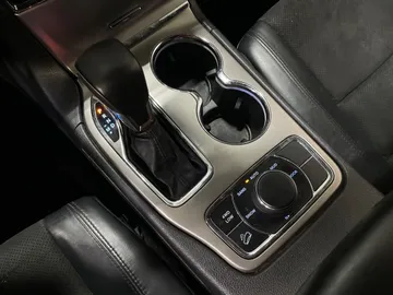 2019 Jeep Grand Cherokee - image 30