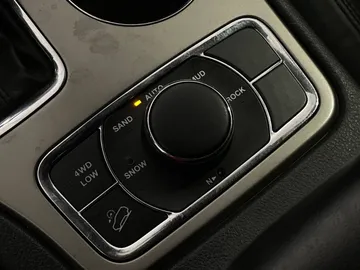 2019 Jeep Grand Cherokee - image 24