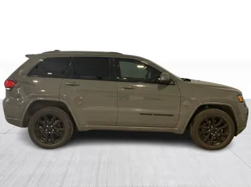 2021 Jeep Grand Cherokee - image 9