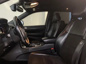 2021 Jeep Grand Cherokee - image 10