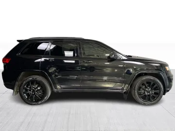 2019 Jeep Grand Cherokee - image 2