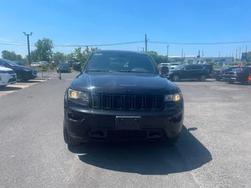 2019 Jeep Grand Cherokee - image 2