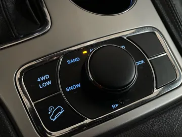 2019 Jeep Grand Cherokee - image 28