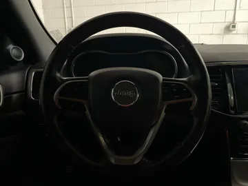 2019 Jeep Grand Cherokee - image 19