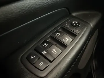 2019 Jeep Grand Cherokee - image 29