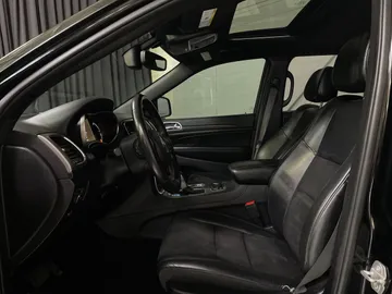 2019 Jeep Grand Cherokee - image 3