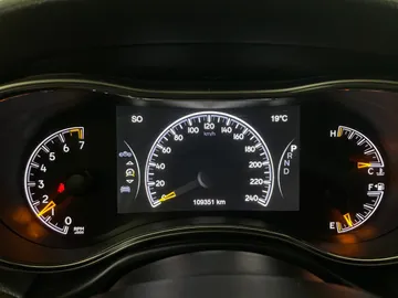 2017 Jeep Grand Cherokee - image 15