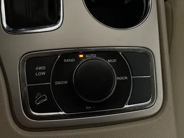2017 Jeep Grand Cherokee - image 23