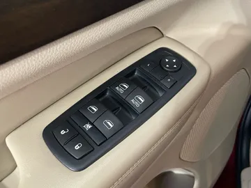 2017 Jeep Grand Cherokee - image 24
