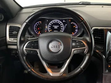2020 Jeep Grand Cherokee - image 17