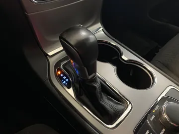 2020 Jeep Grand Cherokee - image 28