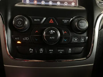 2020 Jeep Grand Cherokee - image 30