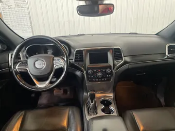2020 Jeep Grand Cherokee - image 4