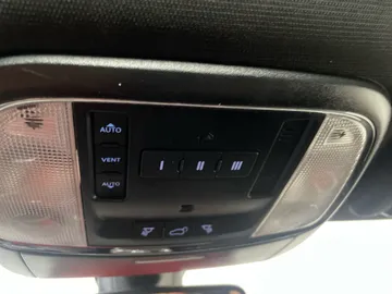 2020 Jeep Grand Cherokee - image 16