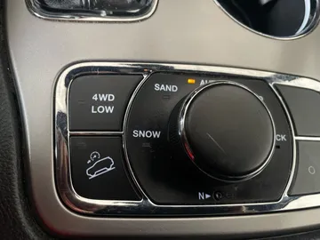 2020 Jeep Grand Cherokee - image 26