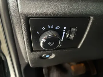 2020 Jeep Grand Cherokee - image 19