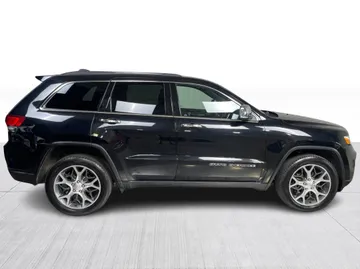 2020 Jeep Grand Cherokee - image 2