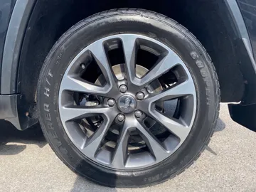 2018 Jeep Grand Cherokee - image 7