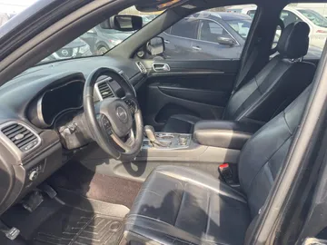 2018 Jeep Grand Cherokee - image 3