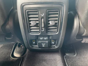 2018 Jeep Grand Cherokee - image 29