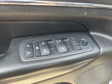 2018 Jeep Grand Cherokee - image 27