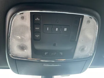2018 Jeep Grand Cherokee - image 32