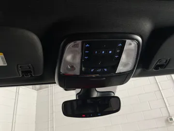 2020 Jeep Grand Cherokee - image 24
