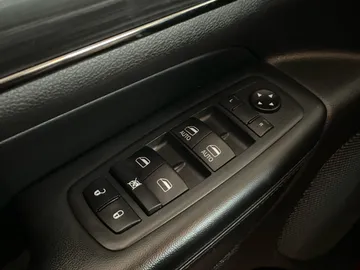 2020 Jeep Grand Cherokee - image 29